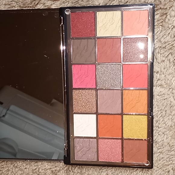 Revolution Wild Animal 18 Eyeshadow Palette - Picture 5 of 6